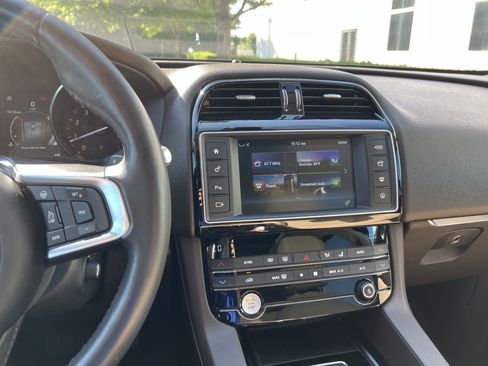 Used 2018 Jaguar F-PACE Prestige AWD/4WD image 31