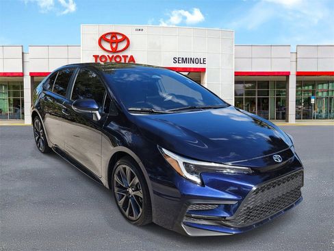 Used 2023 Toyota Corolla SE image 2