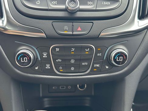Used 2024 Chevrolet Equinox LT FWD image 12