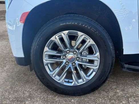 Used 2024 GMC Yukon SLT w/ SLT Luxury Package image 14