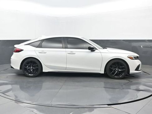 Used 2022 Honda Civic Sport image 2