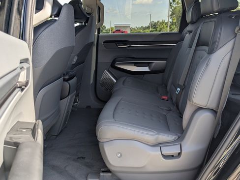 Certified 2026 Kia EV9 Wind image 18