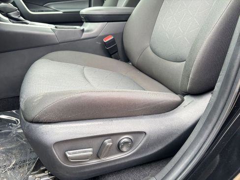 Used 2025 Toyota RAV4 XLE image 27