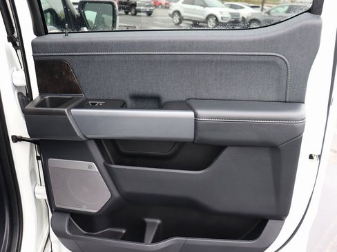 Used 2023 Ford F150 Lariat w/ Trailer Tow Package image 19