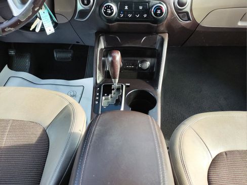 Used 2011 Hyundai Tucson GLS image 18