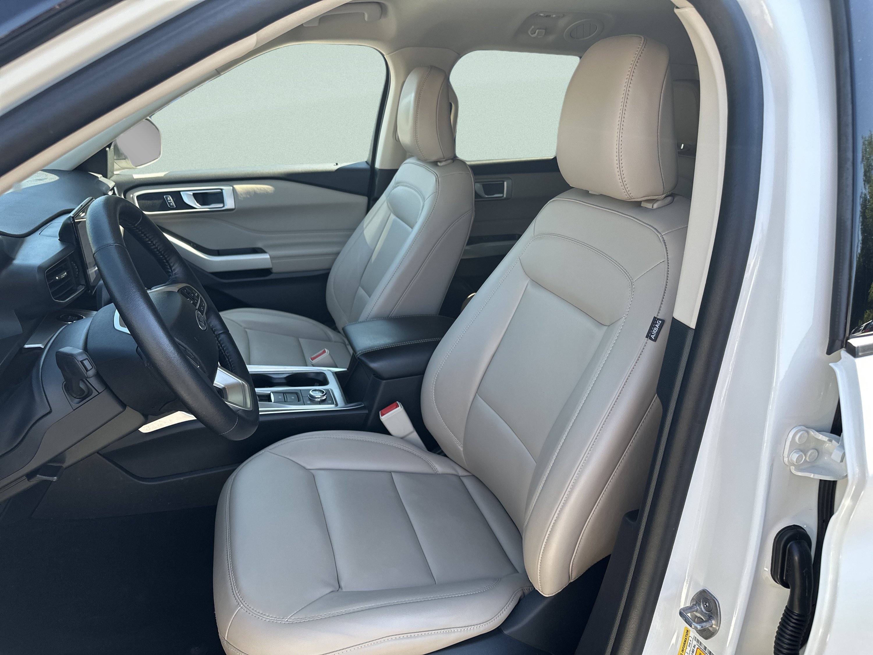 Used 2023 Ford Explorer XLT w/ Equipment Group 202A AWD/4WD image 11