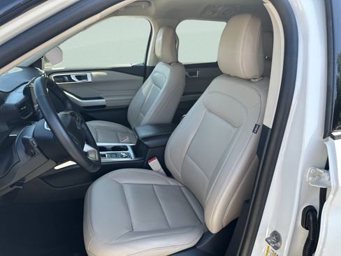 Used 2023 Ford Explorer XLT w/ Equipment Group 202A AWD/4WD image 11