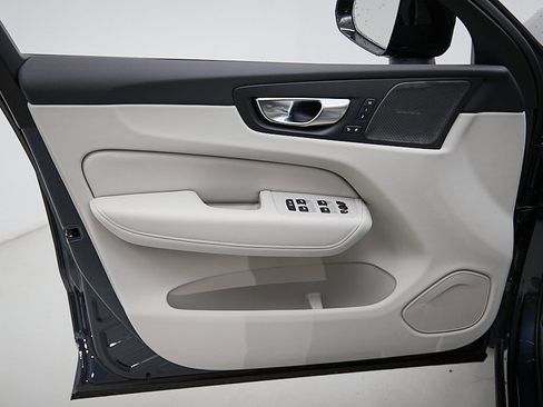 New 2026 Volvo XC60 B5 Ultra w/ Climate Package image 9