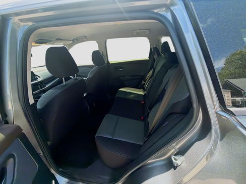 Used 2023 Nissan Rogue SV FWD image 21