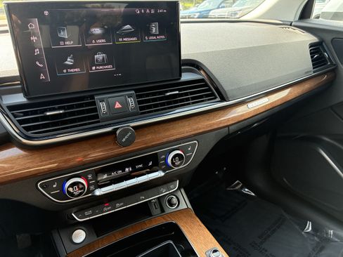 Used 2023 Audi Q5 2.0T Premium w/ Convenience Package AWD/4WD image 29