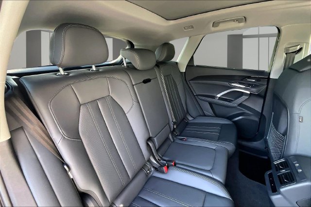 Used 2025 Audi Q5 Premium Plus w/ Premium Plus AWD/4WD image 25