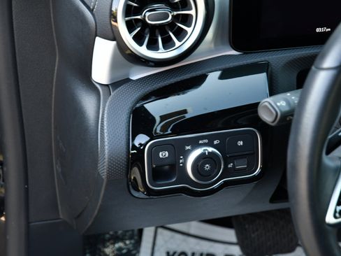 Used 2025 Mercedes-Benz CLA 250 image 8