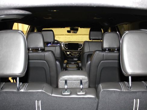 New 2026 Chrysler Voyager LX image 32