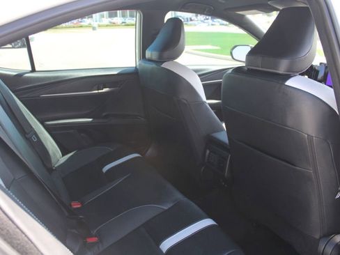Used 2025 Toyota Camry SE FWD image 21