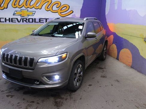 Used 2019 Jeep Cherokee Overland w/ Technology Group image 4