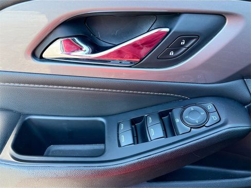 Used 2021 Chevrolet Traverse LS image 17