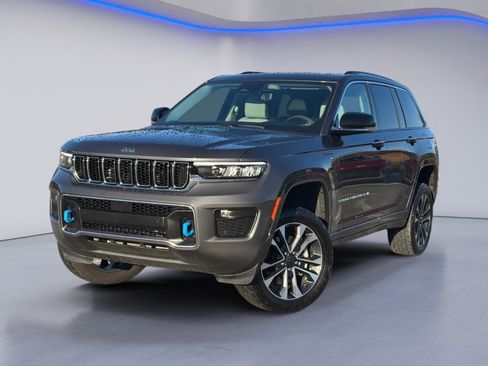 Used 2022 Jeep Grand Cherokee Overland image 2