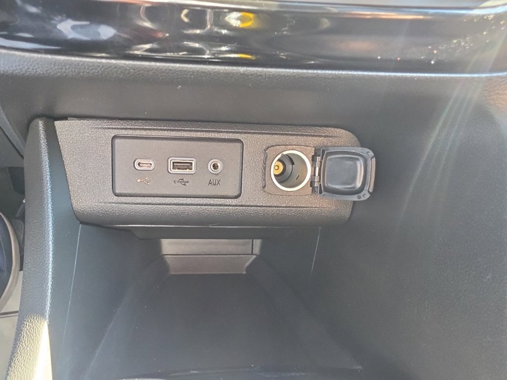 Certified 2022 Buick Encore GX Preferred w/ Cold Weather Comfort Package FWD image 18