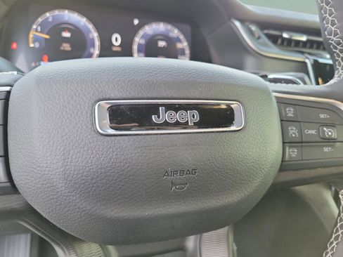 Certified 2025 Jeep Grand Cherokee Altitude RWD image 27