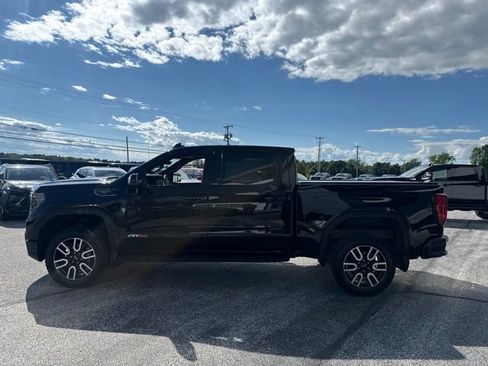 Used 2024 GMC Sierra 1500 AT4 w/ Technology Package AWD/4WD image 4