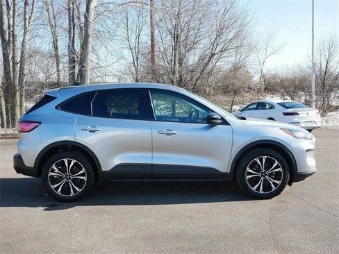 Used 2022 Ford Escape SE w/ SE Sport Appearance Package image 8