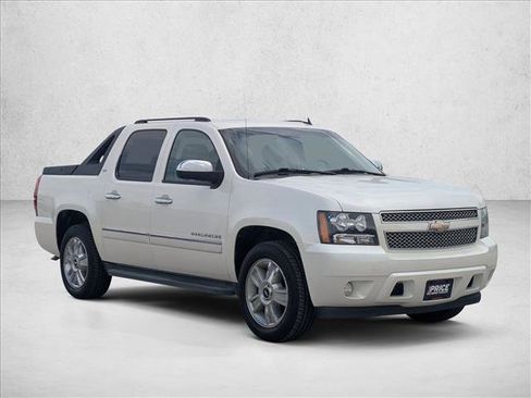 Used 2010 Chevrolet Avalanche LTZ image 3