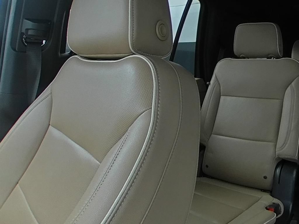 Used 2024 Chevrolet Tahoe Premier RWD image 9