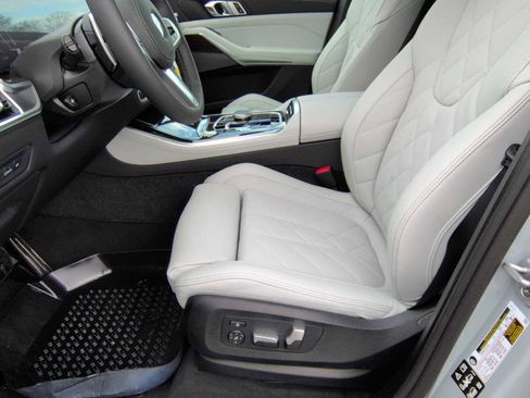 New 2026 BMW X5 xDrive40i w/ M Sport Package AWD/4WD image 17