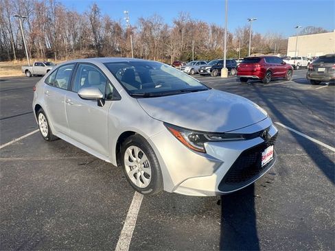 Used 2022 Toyota Corolla LE image 39