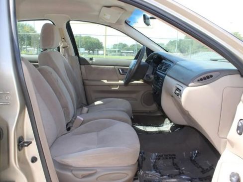 Used 2001 Ford Taurus LX FWD image 22