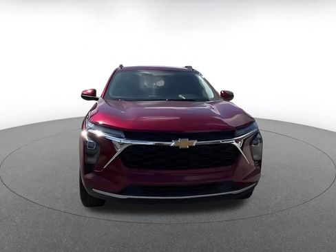 Used 2025 Chevrolet Trax LT w/ LT Convenience Package image 3