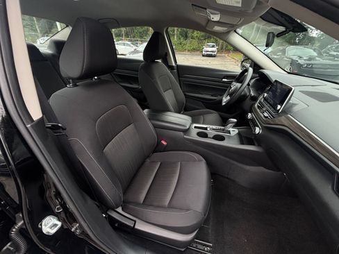 Used 2025 Nissan Altima 2.5 SV FWD image 37
