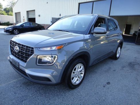 Used 2023 Hyundai Venue SE FWD image 1