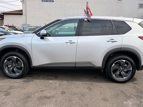 Used 2024 Nissan Rogue SV image 10