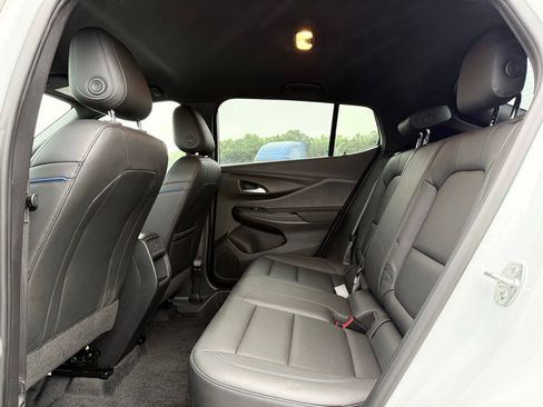 Used 2025 Buick Envista Sport Touring w/ Convenience II Package FWD image 20