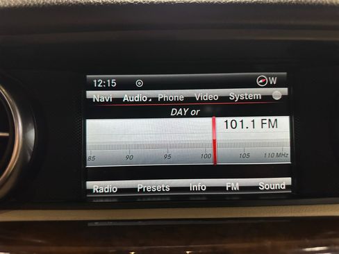 Used 2015 Mercedes-Benz SLK 250 w/ Premium Package image 27