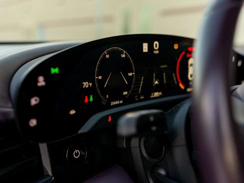 Used 2021 Porsche Taycan image 18