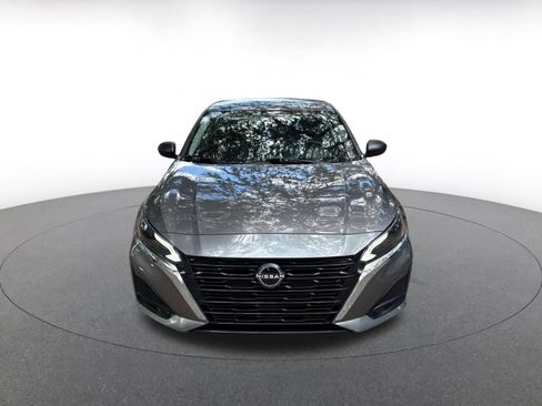 Used 2025 Nissan Altima 2.5 SV FWD image 2