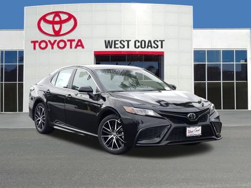 Used 2023 Toyota Camry SE image 1