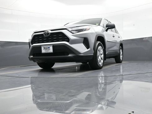 Used 2024 Toyota RAV4 LE AWD/4WD image 25