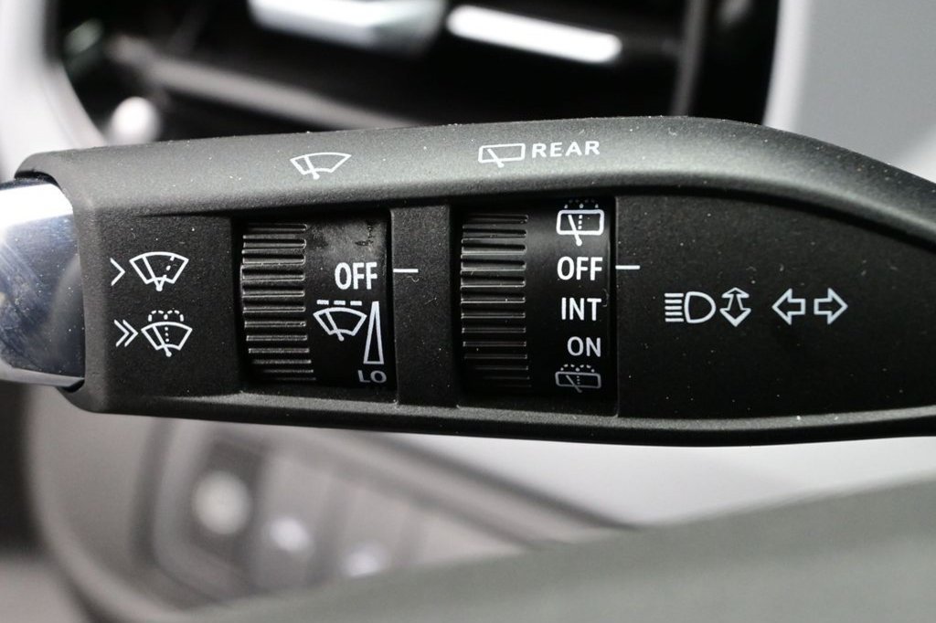 Used 2027 Chevrolet Bolt LT w/ Comfort Package FWD image 25
