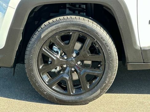 Used 2023 Jeep Renegade Altitude w/ Convenience Group I AWD/4WD image 34