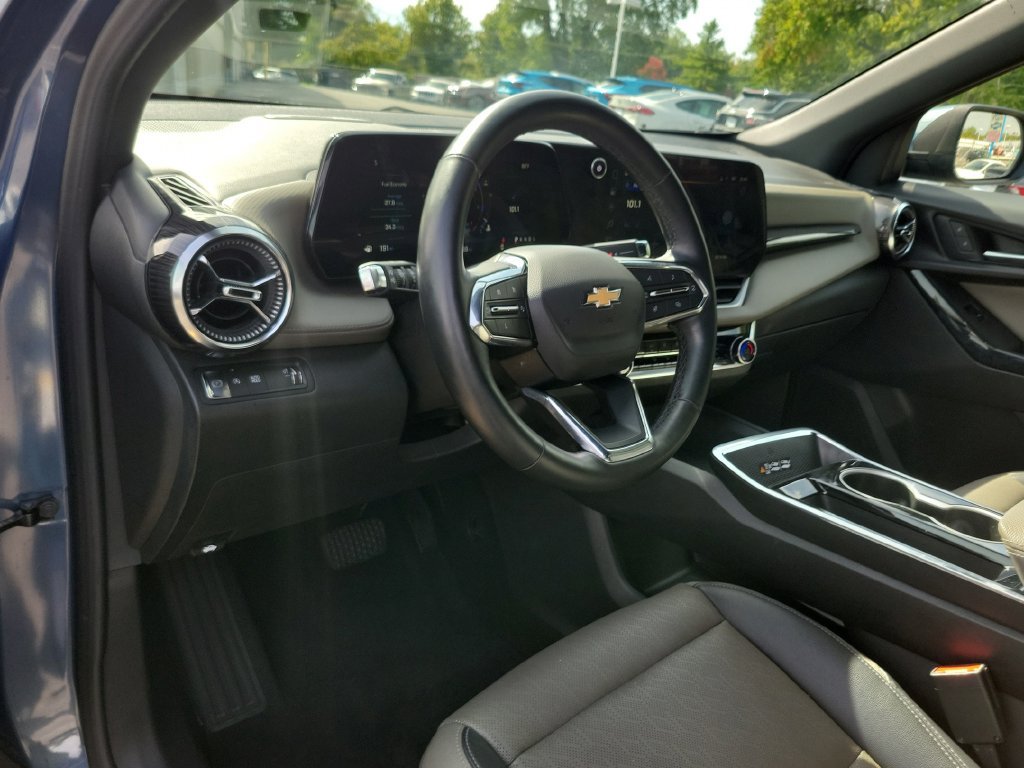 Used 2025 Chevrolet Equinox LT w/ Convenience Package II FWD image 21