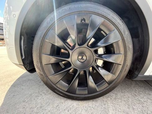 Used 2021 Tesla Model Y Long Range AWD/4WD image 28