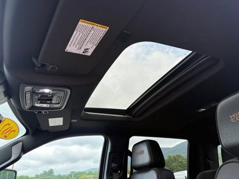 Used 2024 Chevrolet Silverado 2500 High Country w/ Technology Package AWD/4WD image 32