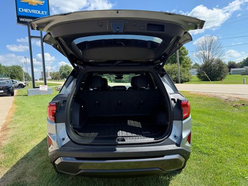 Used 2025 GMC Terrain Elevation w/ Elevation Premium Package AWD/4WD image 11