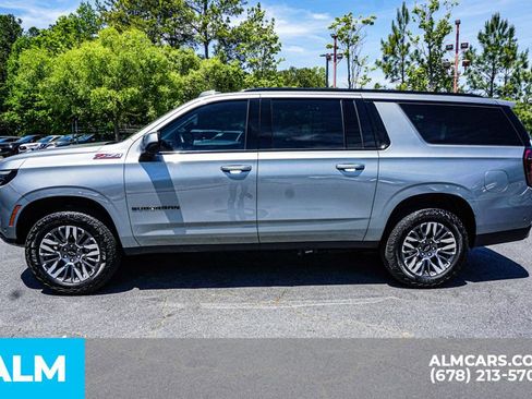 Used 2025 Chevrolet Suburban Z71 AWD/4WD image 7