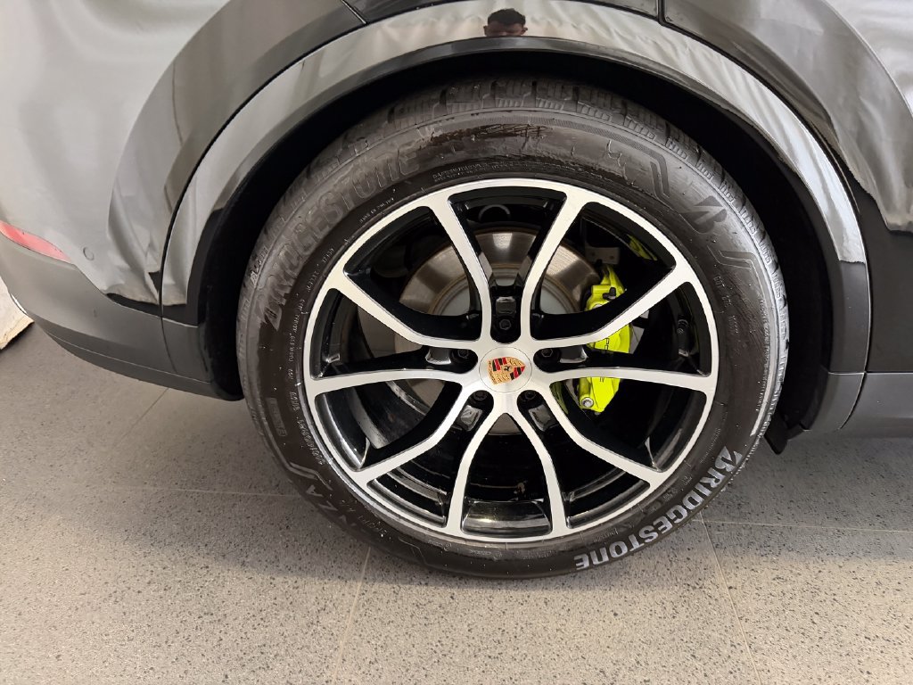 Certified 2025 Porsche Cayenne E-Hybrid Coupe AWD/4WD image 12