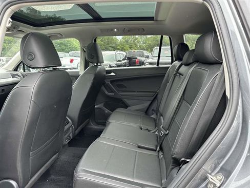 Used 2021 Volkswagen Tiguan SE w/ Panoramic Sunroof Package image 10