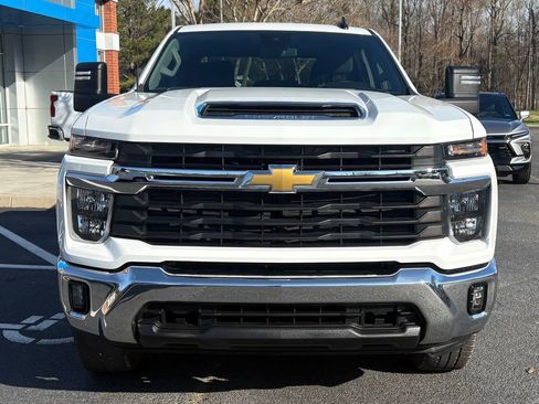 Used 2025 Chevrolet Silverado 2500 LT image 3